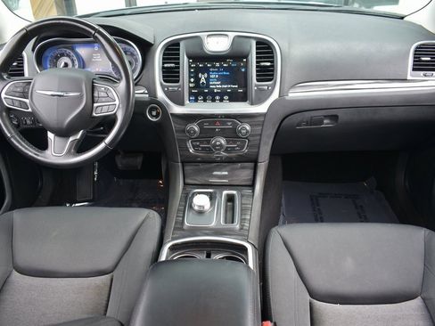 Used 2022 Chrysler 300 Touring w/ Sport Appearance Package image 23