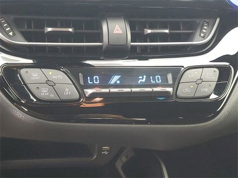 Used 2020 Toyota C-HR XLE image 28