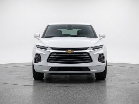 Used 2025 Chevrolet Blazer LT image 2