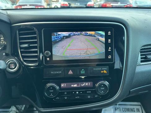 Used 2017 Mitsubishi Outlander SE image 17