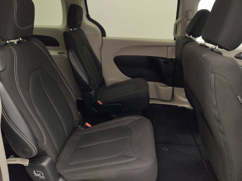 Used 2022 Chrysler Voyager LX FWD image 19