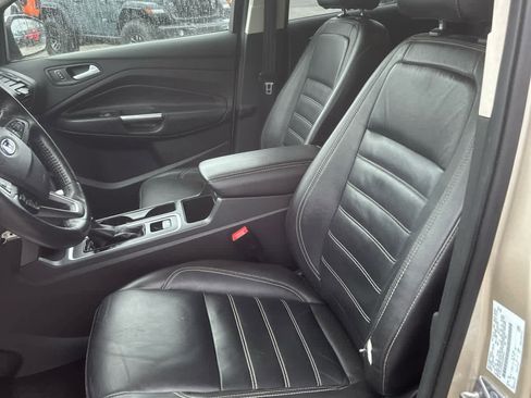 Used 2017 Ford Escape SE w/ SE Leather Comfort Package image 13