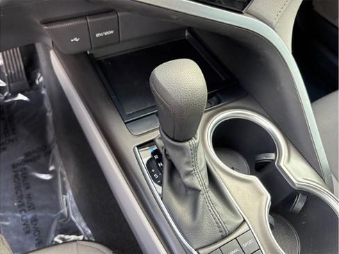 Used 2022 Toyota Camry LE image 28