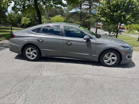 Used 2022 Hyundai Sonata SE FWD image 2