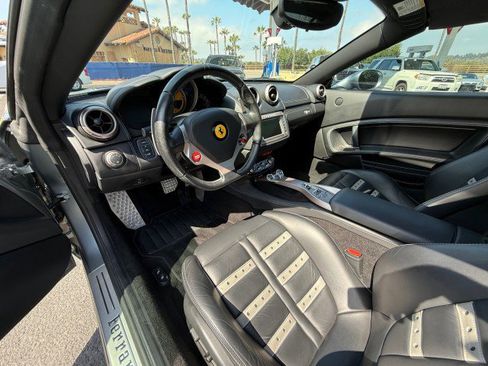 Used 2013 Ferrari California image 21