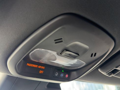 Used 2025 Chevrolet Trax RS FWD image 30