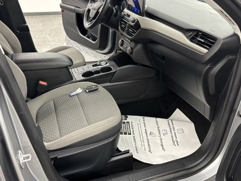 Used 2022 Ford Escape SE image 31