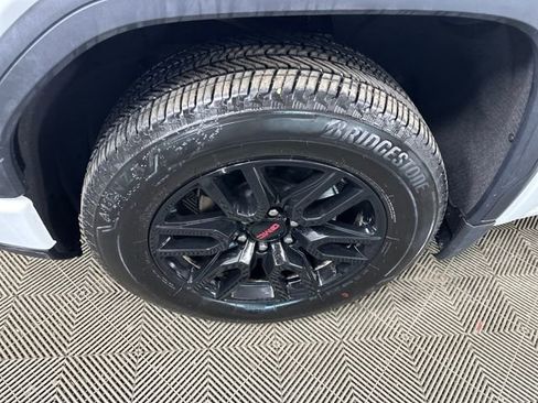 New 2025 GMC Sierra 1500 Elevation image 10