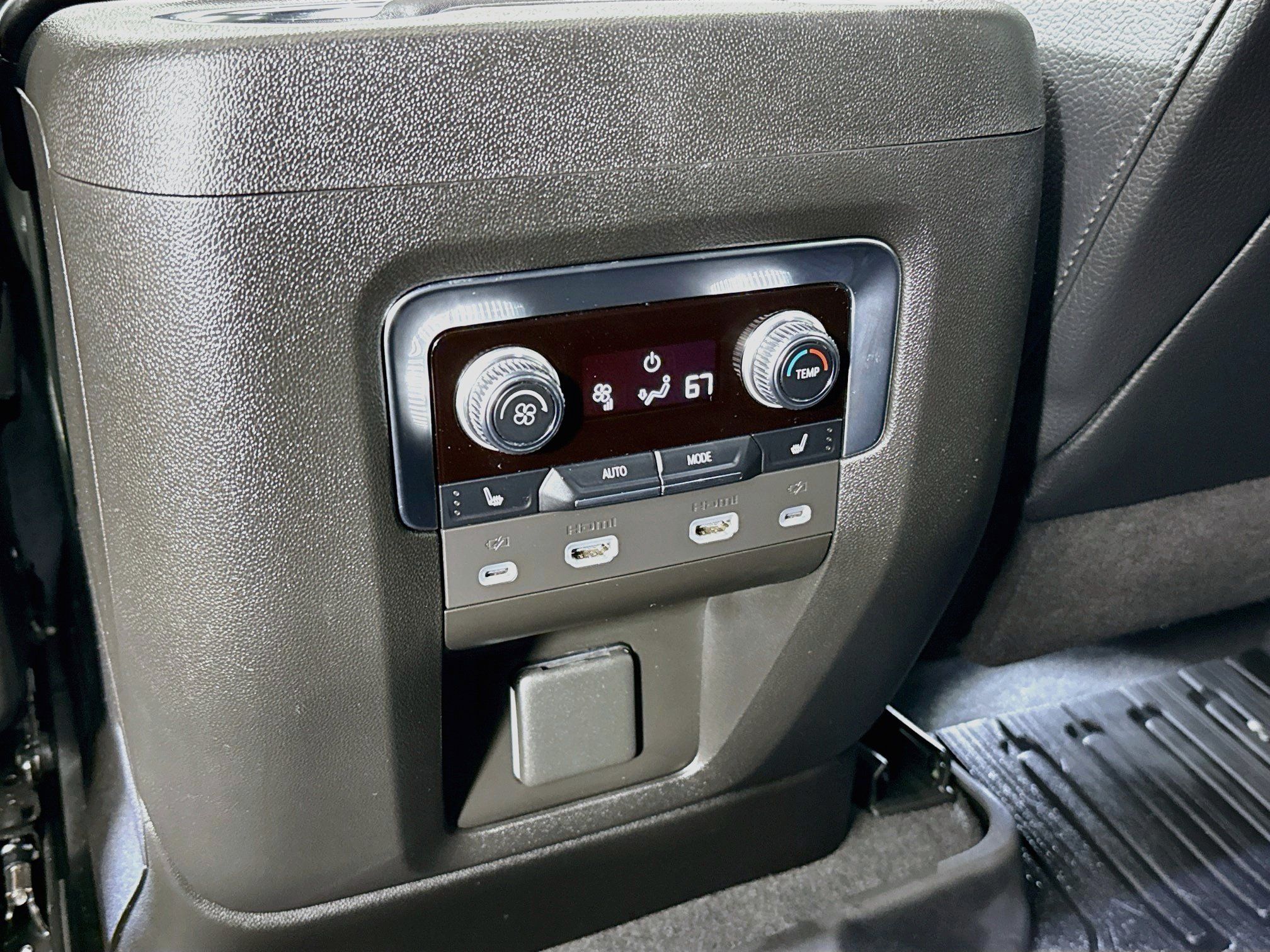 Used 2024 GMC Yukon XL Denali w/ Advanced Technology Package AWD/4WD image 30