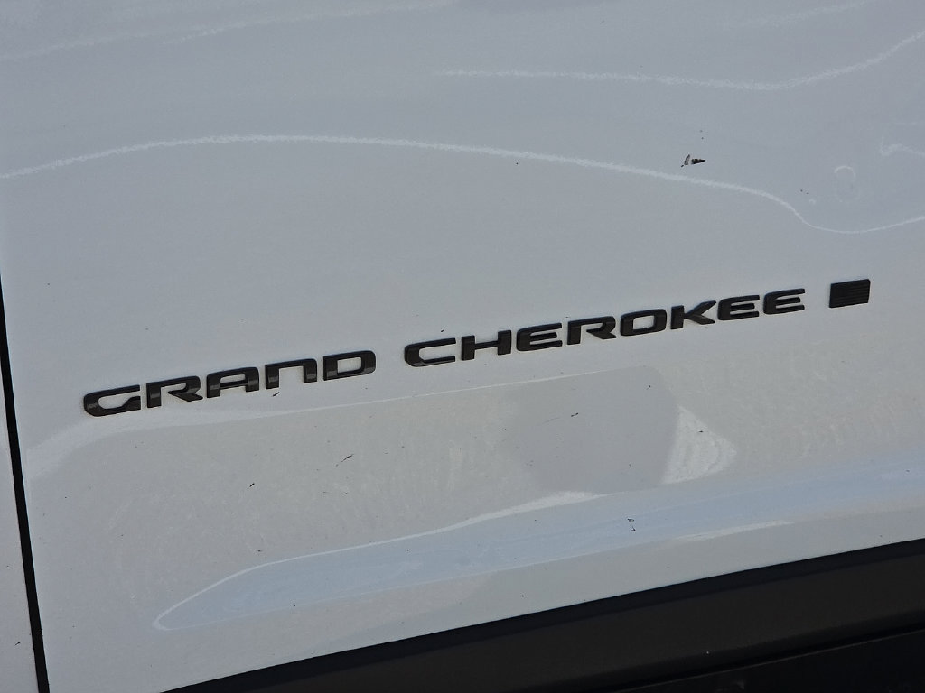 Used 2024 Jeep Grand Cherokee L Laredo RWD image 10