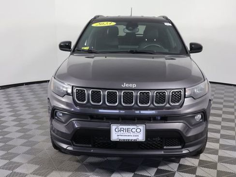 Used 2023 Jeep Compass Latitude image 3
