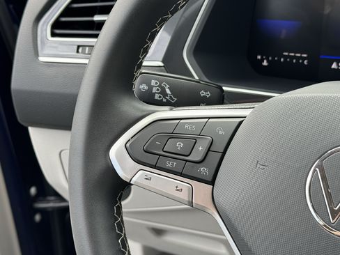 Certified 2023 Volkswagen Tiguan SE FWD image 19