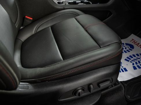 Used 2023 Chevrolet Traverse RS image 38