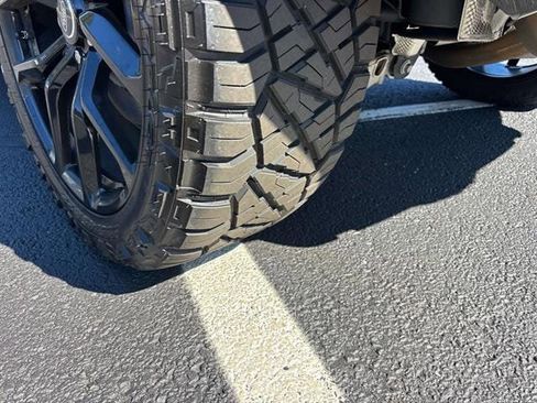 Used 2023 Land Rover Defender 110 X-Dynamic SE image 8