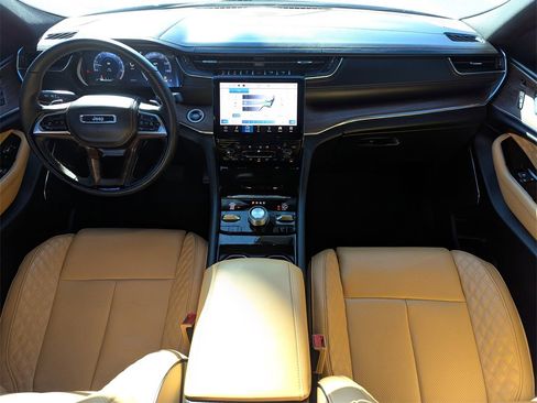 Used 2025 Jeep Grand Cherokee Summit w/ Obsidian Package image 15