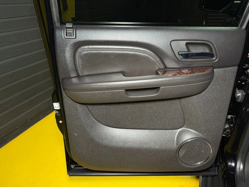 Used 2010 GMC Yukon XL Denali image 18