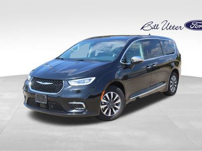 Used 2023 Chrysler Pacifica Limited