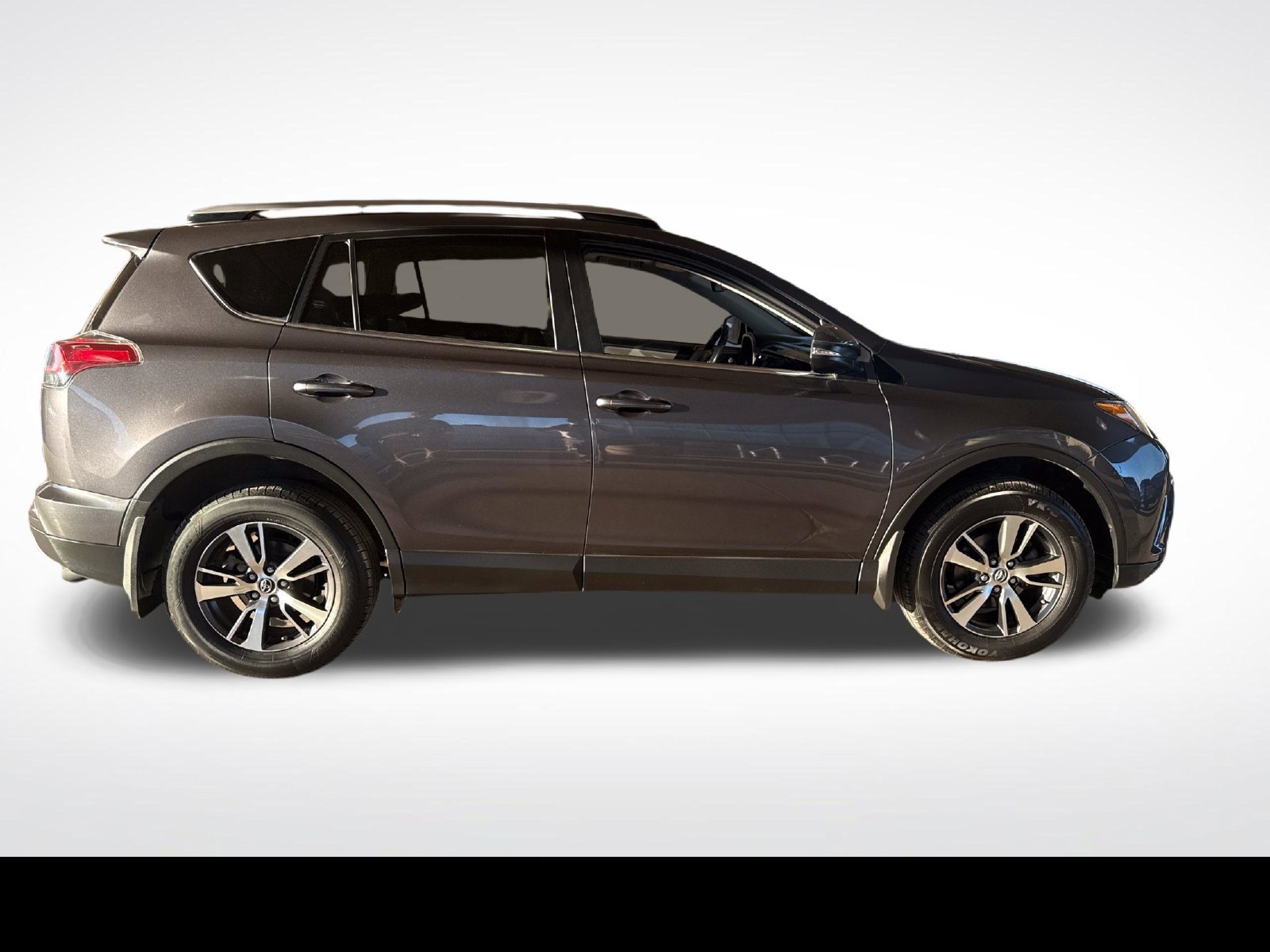 Used 2018 Toyota RAV4 XLE w/ Plus Extra Value Package AWD/4WD image 6