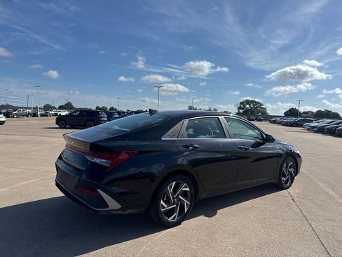 Used 2024 Hyundai Elantra SEL w/ Convenience Package FWD image 18