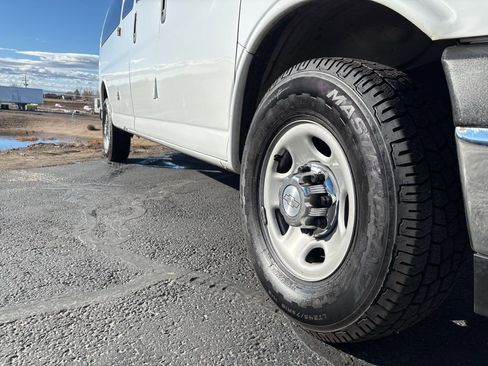 Used 2017 Chevrolet Express 3500 LT w/ LT Preferred Equipment Group image 5