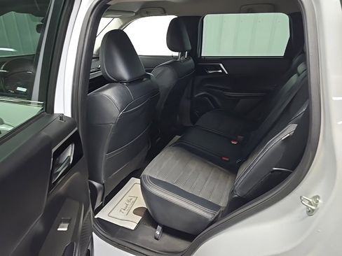 Used 2022 Mitsubishi Outlander SE image 30