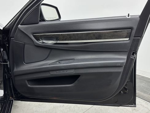 Used 2011 BMW 750i image 34