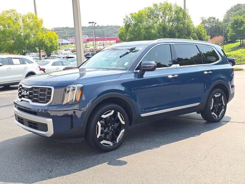 Certified 2025 Kia Telluride S FWD image 7