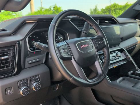 Used 2024 GMC Sierra 2500 AT4 w/ AT4 Premium Plus Package AWD/4WD image 11