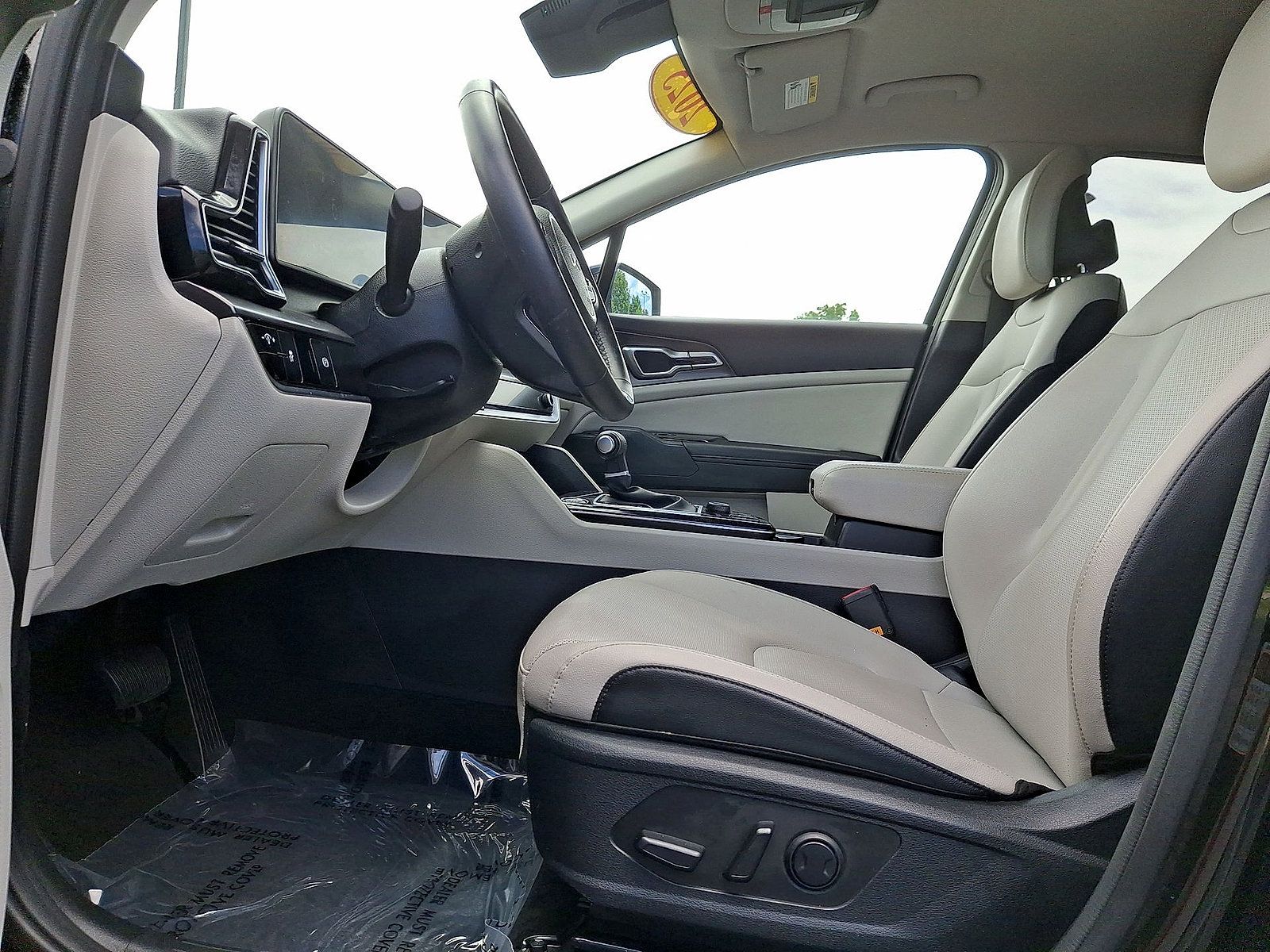 Used 2025 Kia Sportage EX FWD image 11