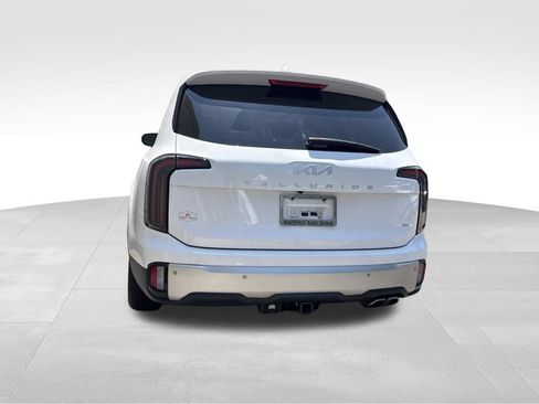 Certified 2024 Kia Telluride EX w/ EX Captain's Chair Package AWD/4WD image 13