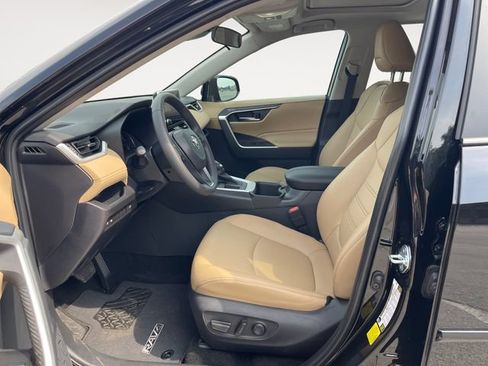 Used 2025 Toyota RAV4 XLE Premium FWD image 9