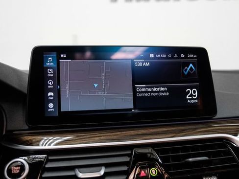 Used 2022 BMW 530e w/ Premium Package image 27