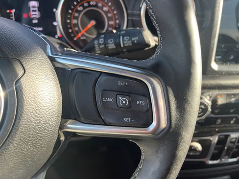 Used 2018 Jeep Wrangler Unlimited Sahara image 18