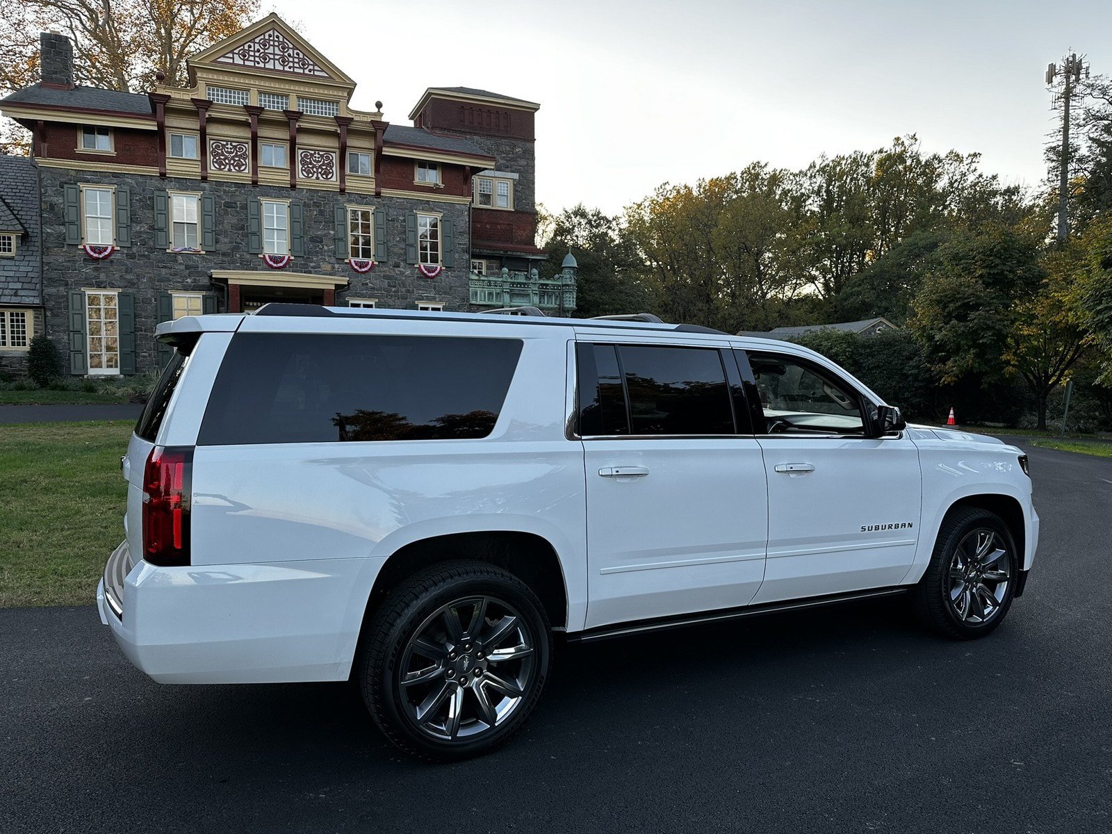 Used 2018 Chevrolet Suburban Premier AWD/4WD image 11