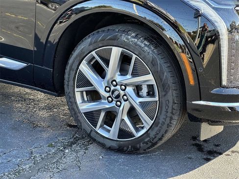 New 2025 Cadillac Optiq Luxury 2 image 7