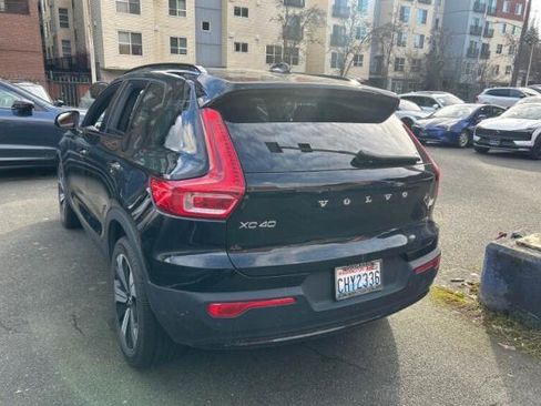 Used 2023 Volvo XC40 Recharge Core image 3
