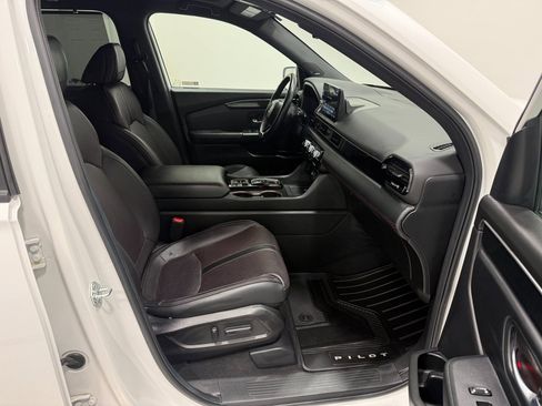Used 2025 Honda Pilot Black Edition image 25