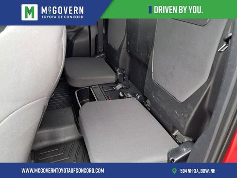 Used 2018 Toyota Tacoma TRD Sport image 11