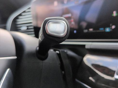 Used 2024 Mercedes-Benz GLE 350 GLE 350 w/ 3rd Row Seat Package image 12