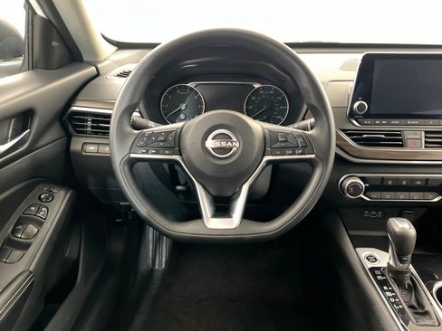 Used 2024 Nissan Altima 2.5 SV image 13