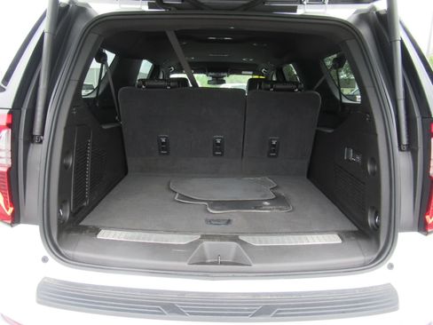 Used 2025 GMC Yukon XL Denali AWD/4WD image 35