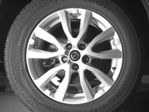 Used 2017 Nissan Rogue SV FWD image 12