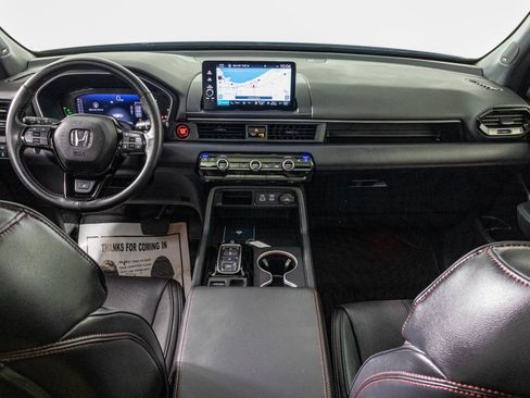 Used 2025 Honda Pilot Black Edition image 29