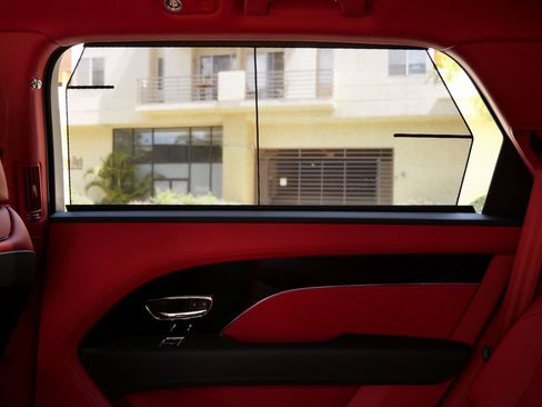 Used 2024 Bentley Bentayga Extended Wheelbase image 18