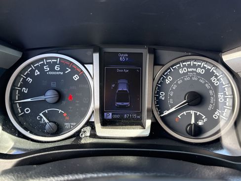 Used 2020 Toyota Tacoma SR5 image 27