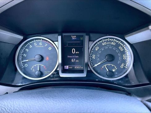 Used 2019 Toyota Tacoma SR5 AWD/4WD image 26