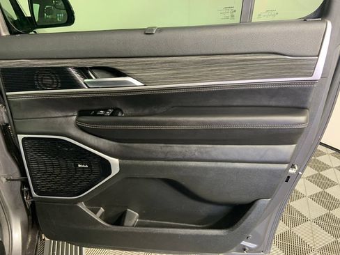 Used 2023 Jeep Wagoneer L Series III w/ Premium Group I AWD/4WD image 15