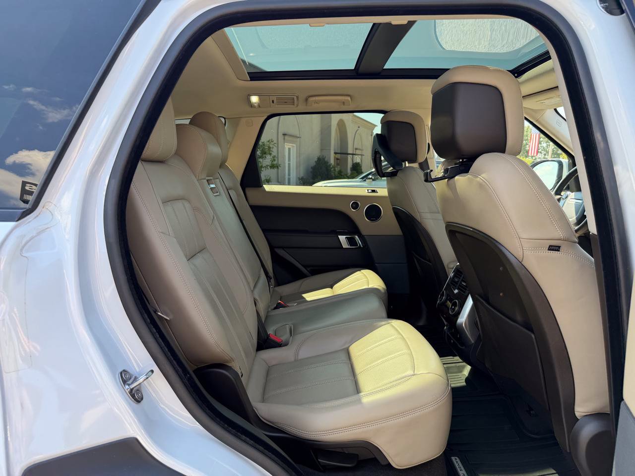 Used 2019 Land Rover Range Rover Sport HSE AWD/4WD image 17