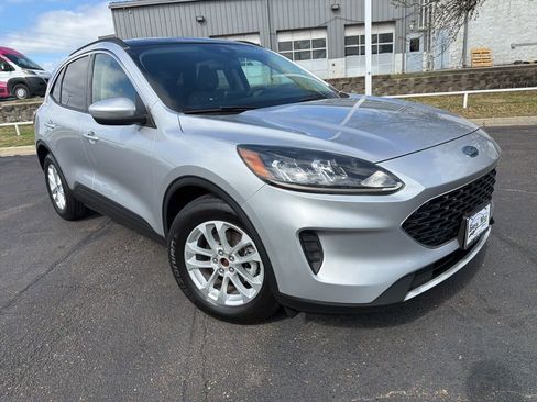 Used 2020 Ford Escape SE image 1