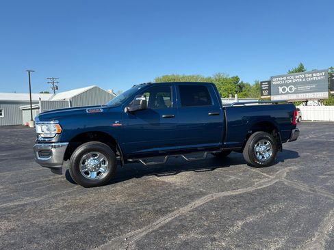 Used 2024 RAM 3500 Tradesman w/ Chrome Appearance Group AWD/4WD image 7